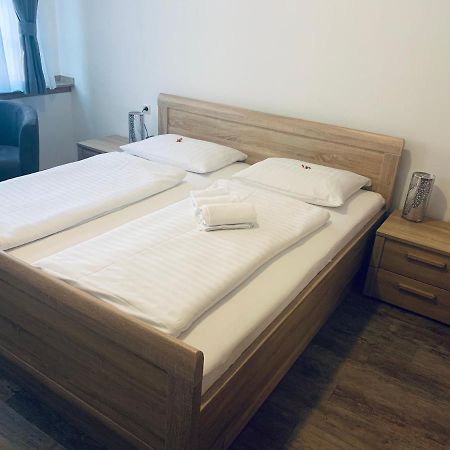 Hotel Brauhaus Zur Krone Bergheim  Exteriör bild